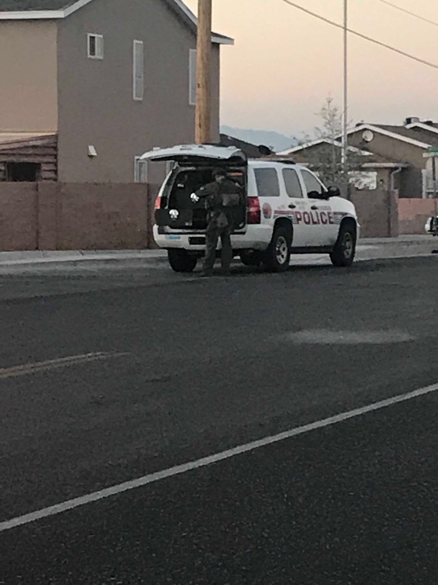 Additional SWAT team member arrives. Prepares for standoff with suspect. 86th and San Ygnacio ⁦@KOB4⁩   