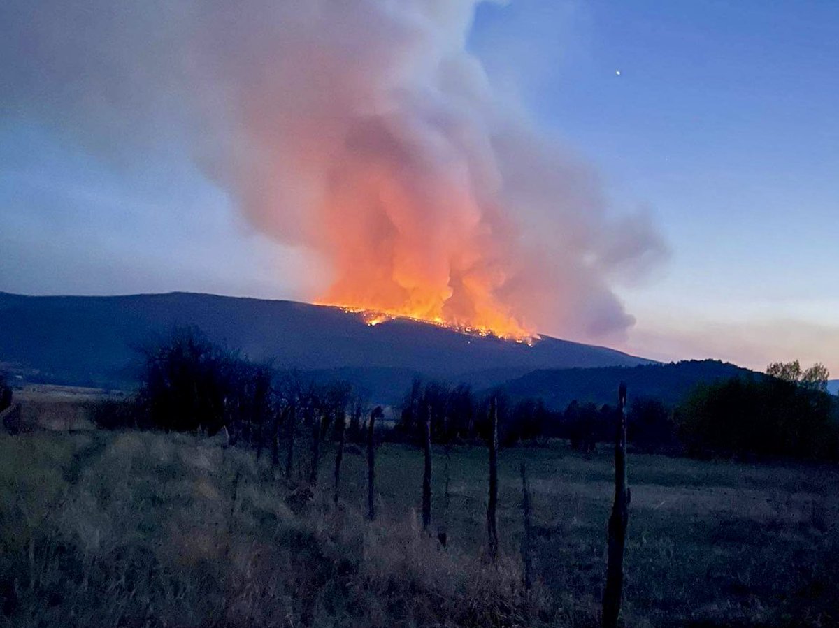 LEDOUX NM (9:45 PM)— The wildfire continues to burn this evening in the mountains of Ledoux NM near Mora. (Picture sent to us this evening by Toby Lovato from Mora NM)