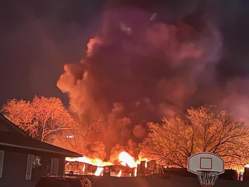 .@BerncoFire now saying this is NOT at a recycling plant- but at a nearby business in 5000 block of Edith. Some propane tanks have exploded- others at risk. Some homes evacuated. Edith closed N of Comanche and S of Montgomery