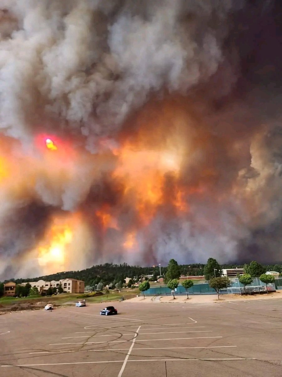 Immediate mandatory evacuation order has been issued for Ruidoso NewMexico. Wildfires erupted this afternoon aided by 30 mph winds and dry conditions. Major wildfire west of Ruidoso, NM triggering a traffic jam of evacuees trying to escape the ongoing blaze